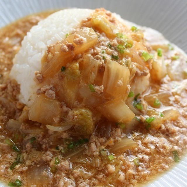 白菜と鶏そぼろのトロトロ卵丼　リビング新聞連載