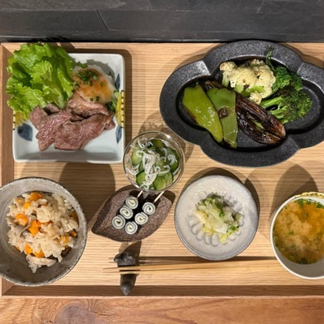 炊き込みごはんや焼肉の残りを焼いたりした1人夜ごはん