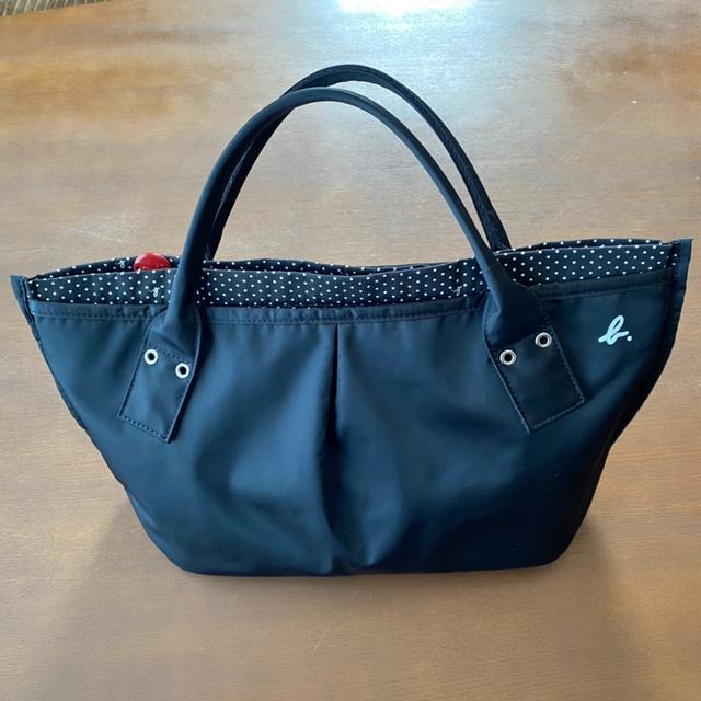 買い物の時に欠かさず持っているものはなに？！かばんの中身を紹介☆