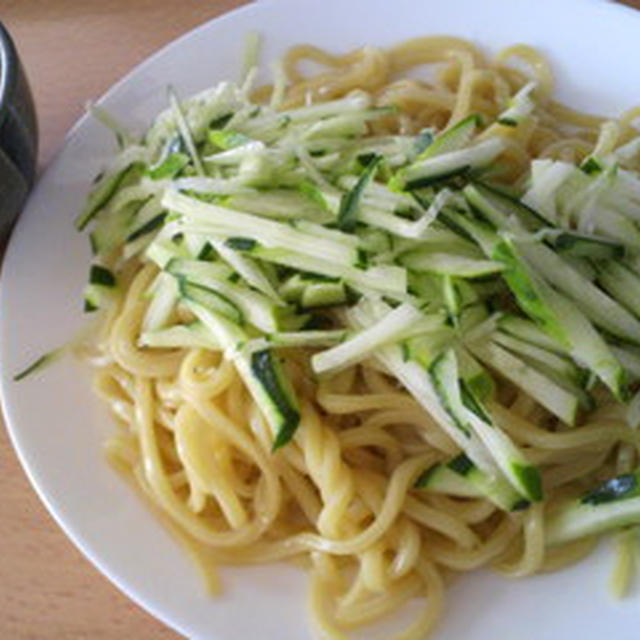 極太つけ麺 魚介豚骨醤油味 魚粉パック付き