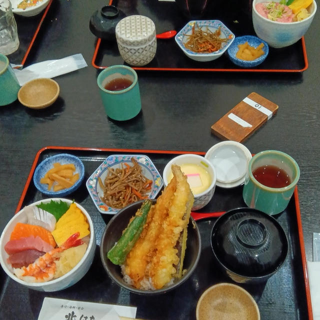 北はちで昼ご飯と、桜の下で。