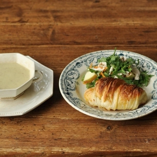 クロワッサンのランチ、スープ＆サラダ