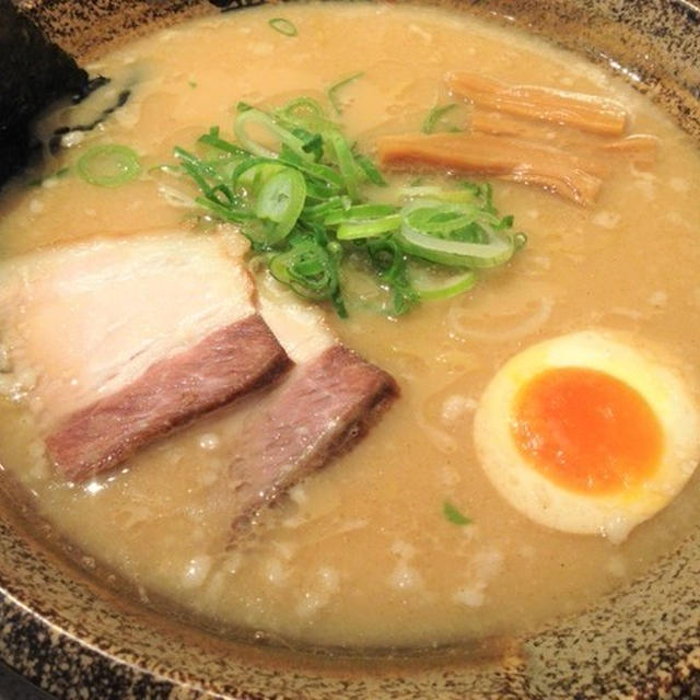 越後秘蔵面　無尽蔵　豚骨醤油らーめん　＜とろ～りあんがたまりません♪鶏肉と白菜とえのきのうま煮＞