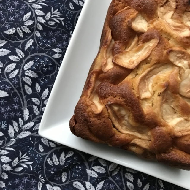 四角いリンゴのケーキ