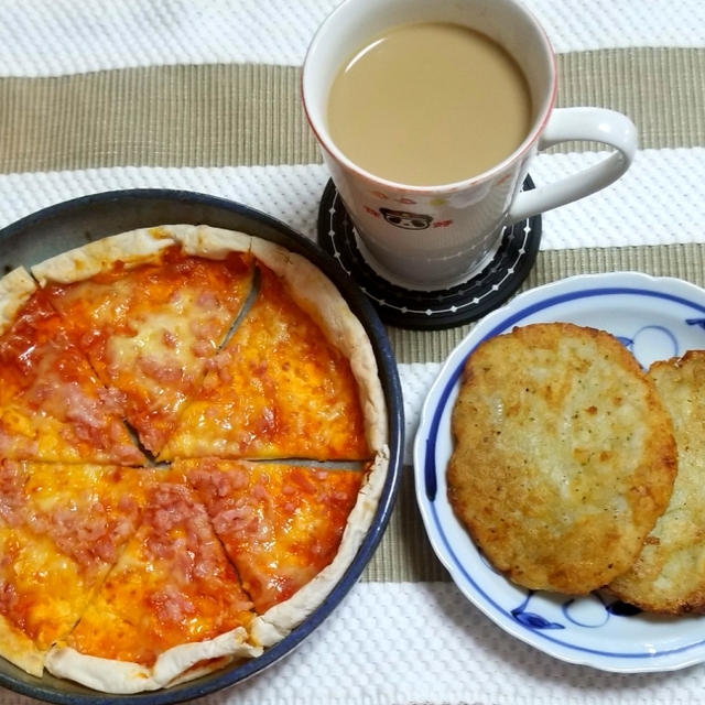 ベーコンピザ　カフェ飯みたいなランチ