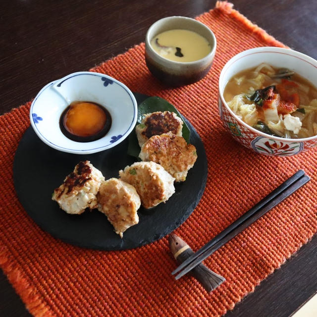 軟骨入り鶏つくね（卵黄・梅醤油添え）