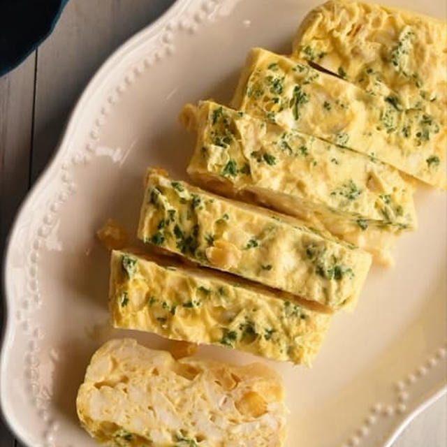 レンジでOK！豆腐入りでふわふわの仕上がり～♪コーン入りだし巻き卵風