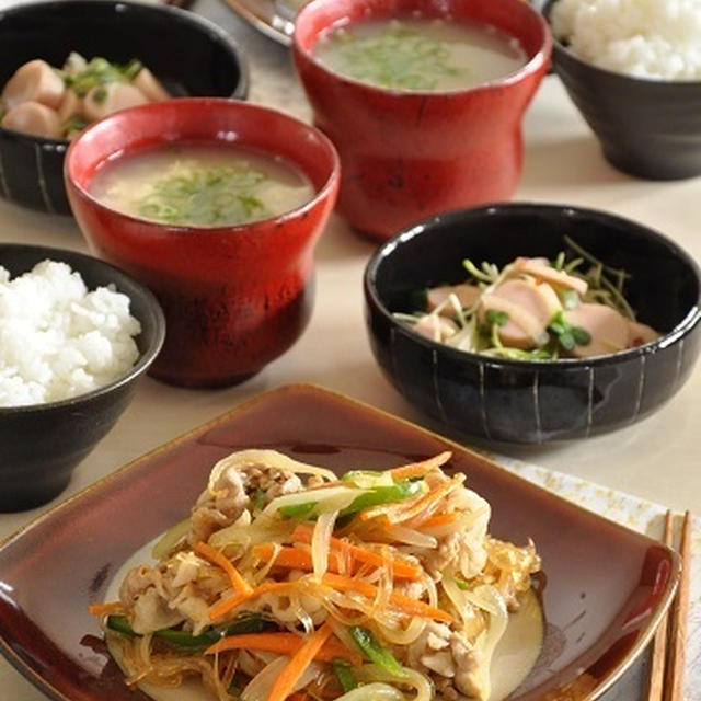 旨みを吸い込む春雨はスゴイ☆お給料日前も安心！春雨と野菜のオイスター炒めがメインの15分節約献立