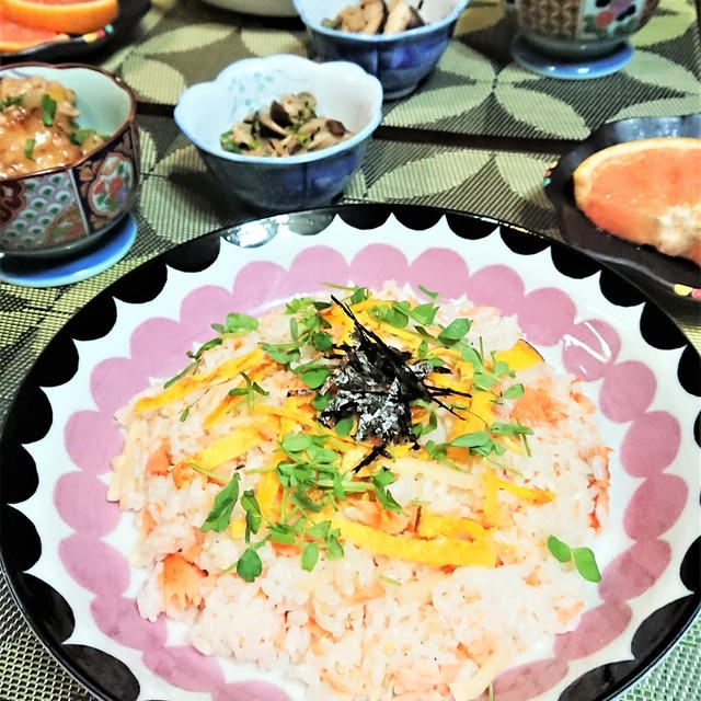外出自粛中のＧＷの食卓！【サーモンと新生姜の散らし寿司de夕食】。甥＆姪へ、子供の日プレゼント。