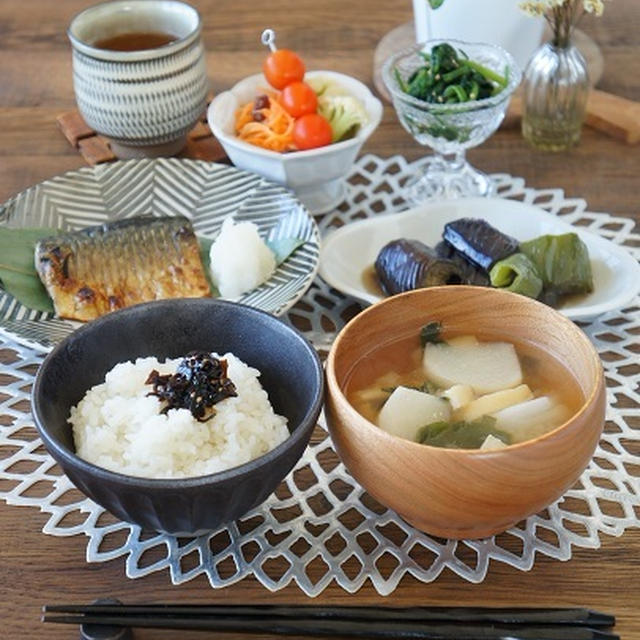 なんだかんだで落ち着くごはん、焼き鯖定食