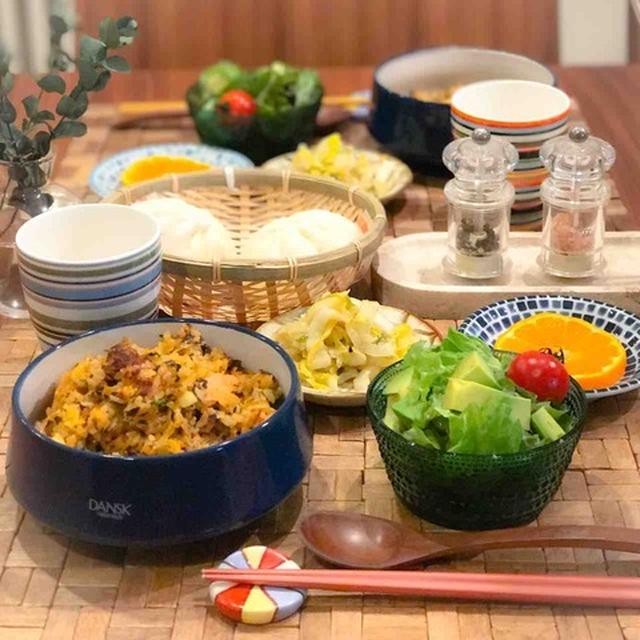 【献立】野菜たっぷりキムチチャーハンと肉まんで夜ごはん