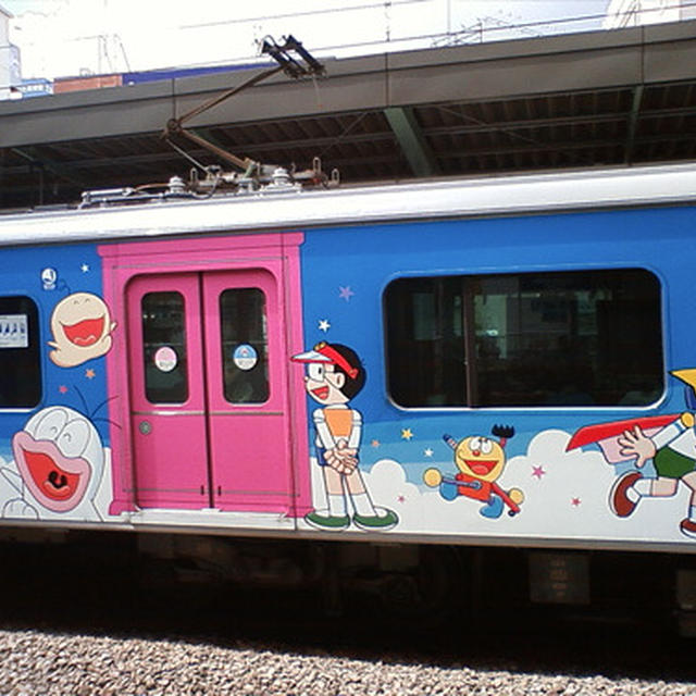 お！！ドラえもん電車だワン！