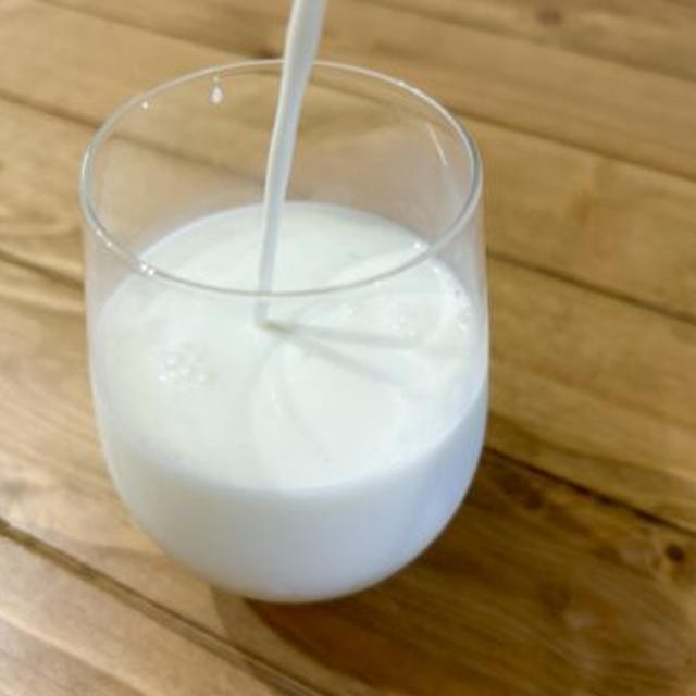 牛乳に含まれるタンパク質とカルシウムなどの栄養成分は子供の成長に大切です