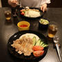 【焼肉おにぎらず弁当です～！】 . . #野菜 たっぷりの#プルコギ を作ってから、水分を...