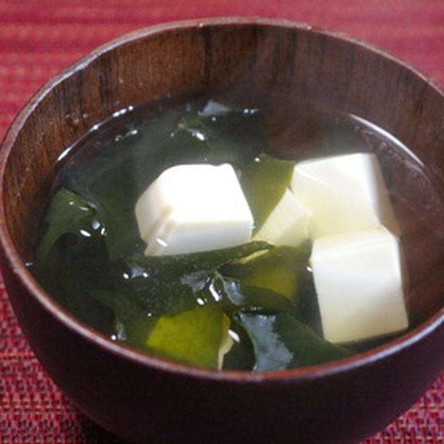365日汁物レシピNo.335「豆腐とわかめのすまし汁」