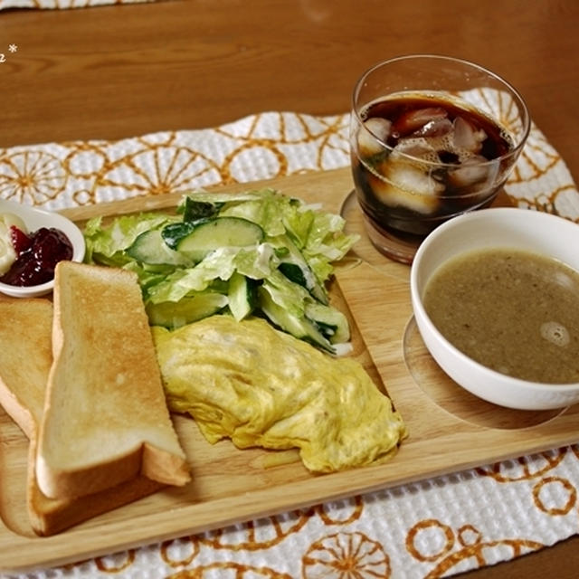 ベーコンと新じゃがのオムレツで朝ごはん　と　ゆで豚で晩ごはん　と　６歳