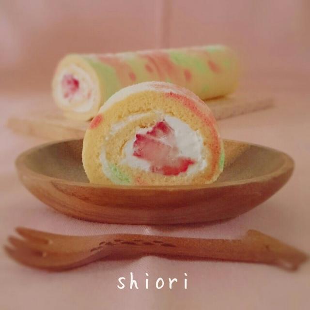 イチゴのロールケーキ、失敗しちゃった♪。