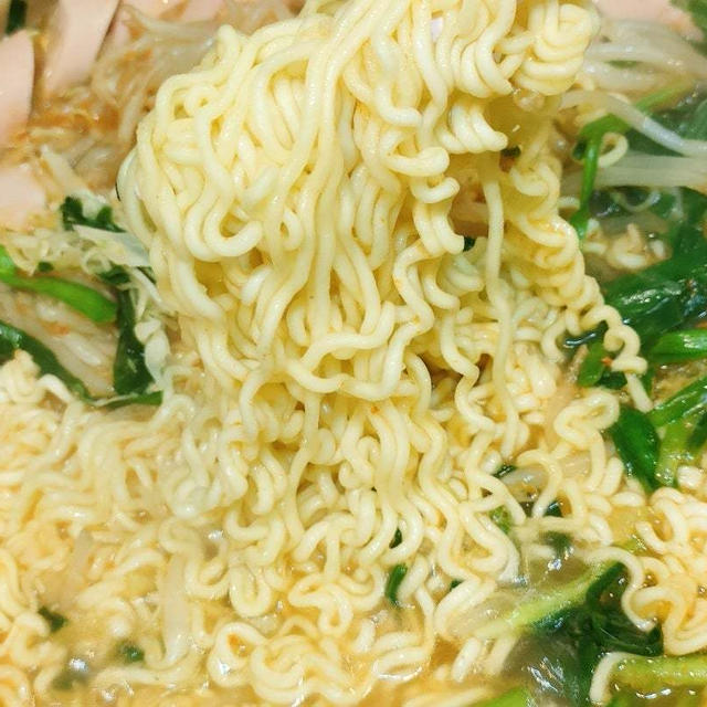 さむ～い夜にはラーメン鍋であったまろう♪