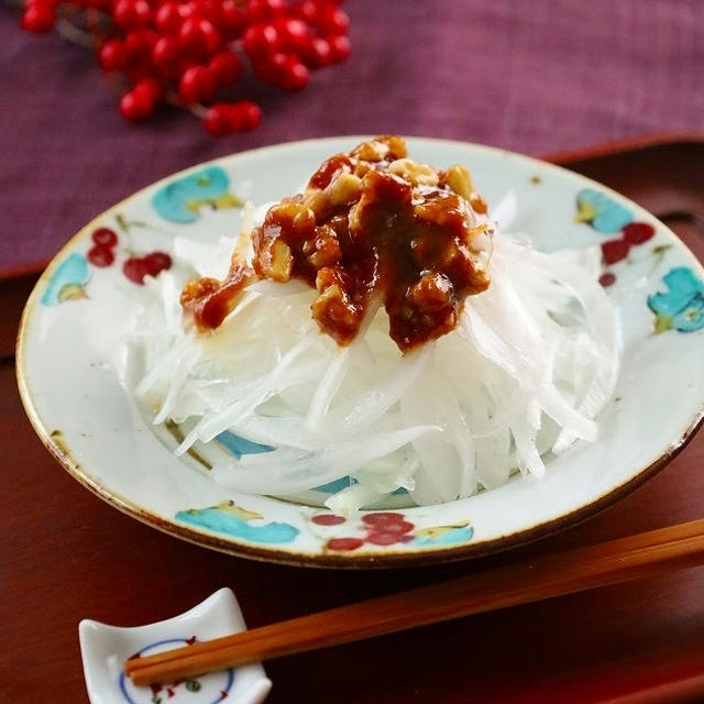 新玉ねぎのくるみ味噌ドレ和え (レシピ)