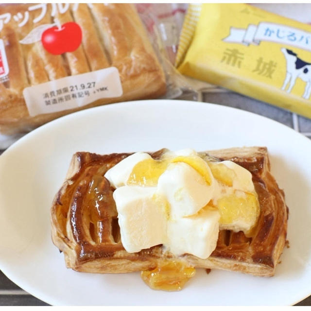 「かじるバターアイス」をのせるだけ！ホットアップルパイのバターアイスのせ｜コンビニおやつ実験室