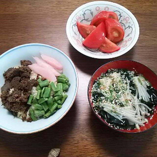 煮える前にしっかり朝食(笑)：三色丼