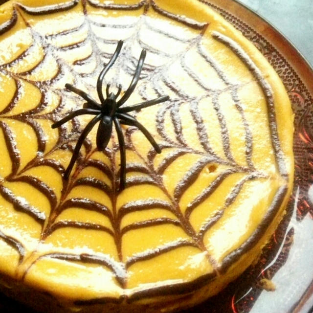クモの巣模様のパンプキンチーズケーキ