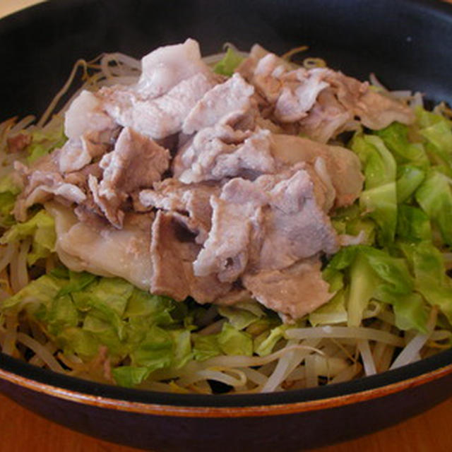 野菜と豚肉のフライパン蒸し