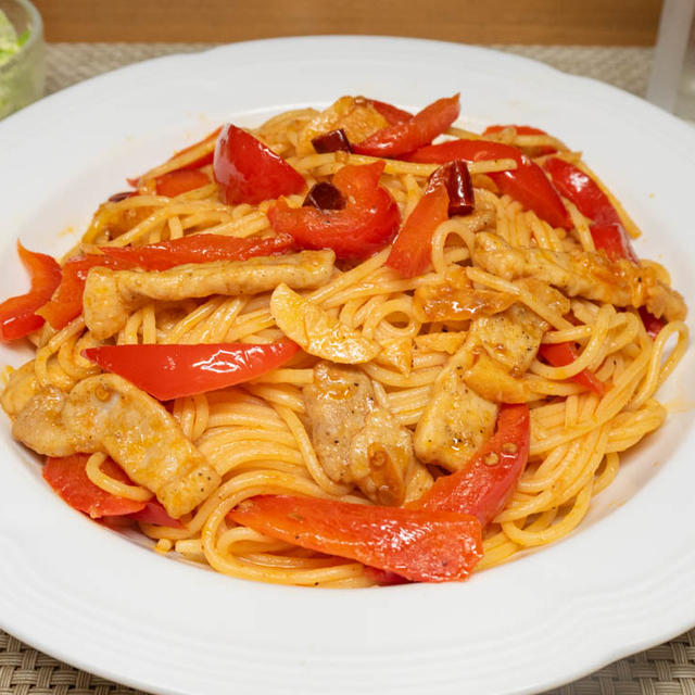 豚肉とパプリカのパスタ