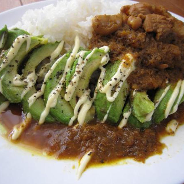 １２皿目　アボカドとチキンのカレー
