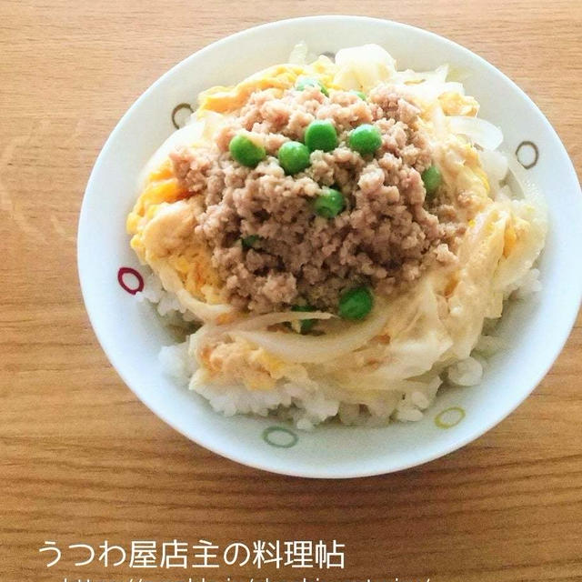 そぼろ乗せ卵とじ丼