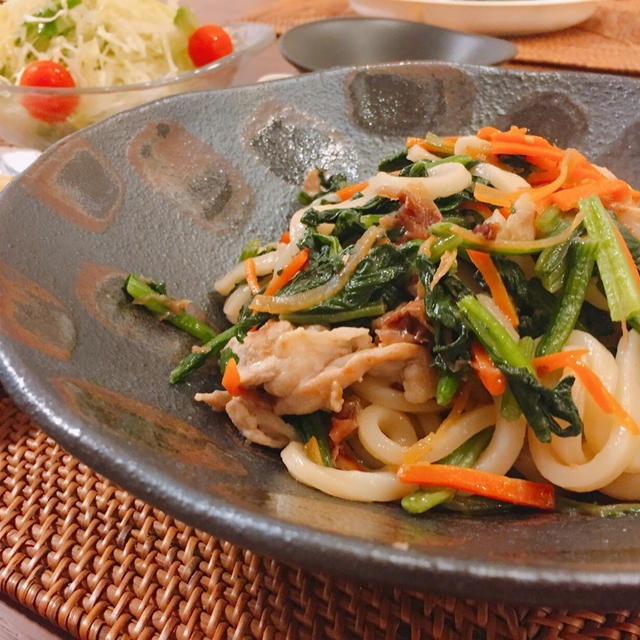 ほうれん草と豚で旨うま焼うどん♡今日は珍しく…