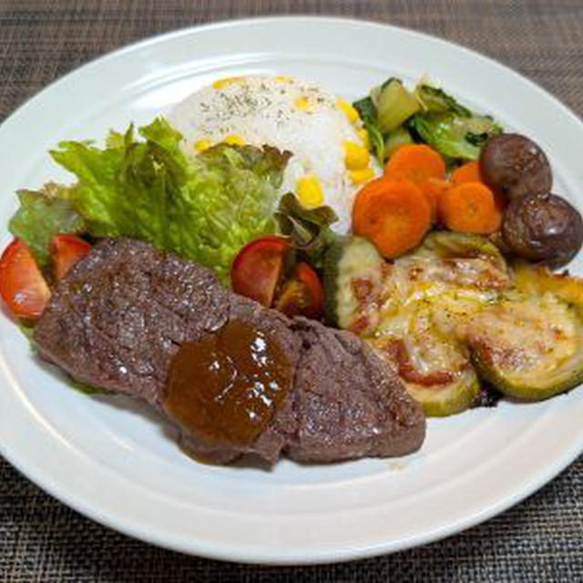 疲れた日のパワーチャージごはん☆ズッキーニのピザソース焼き