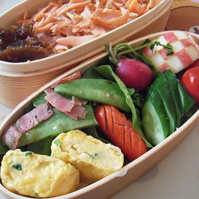 ほぐし鮭弁当。まぶしそうなあんこ