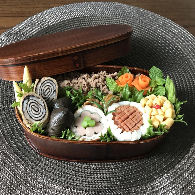 お弁当（そぼろご飯）