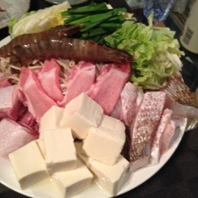 寄せ鍋とお惣菜オンパレード