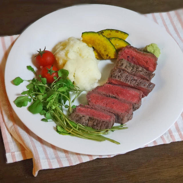 がっつり！赤身肉 芳醇なローストビーフステーキ