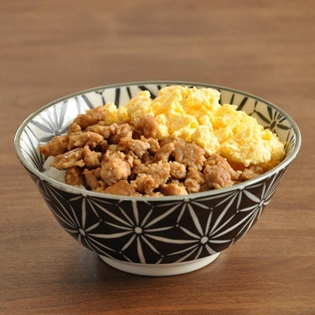 旦那さんからも大好評☆ごはんがススム！鶏そぼろ丼