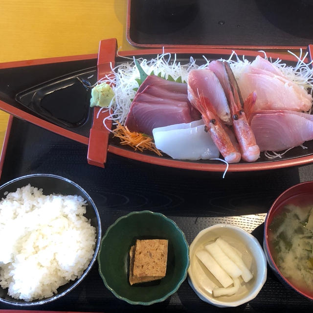 刺盛のボリュームがすごい！北前船定食　市場食堂　鳥取市内で魚介類の定食類やカニがリーズナブル！