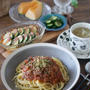 ミートソースパスタとズッキーニのチーズ焼き