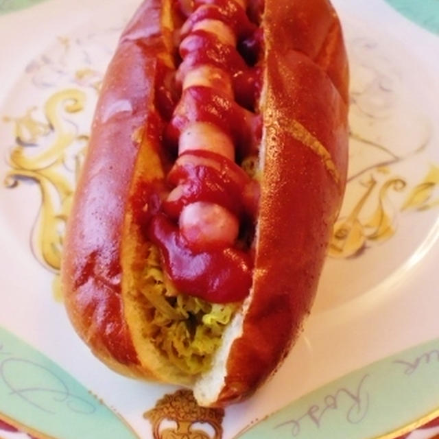 おいしいよ！！まだまだ食べられるよホットドック（笑）