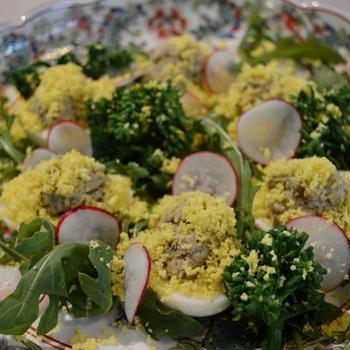 茹で卵の前菜と茹でアスパラガス