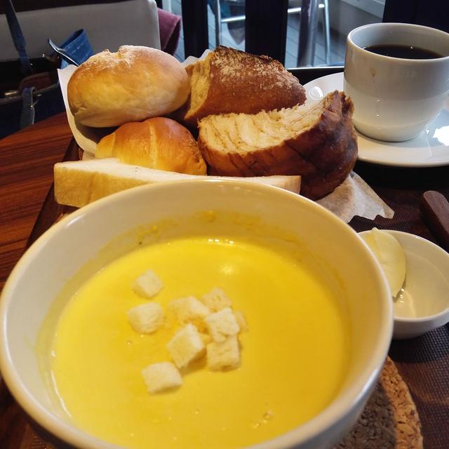 パンの食べ比べ&スープのランチセット♪ベーカリー・カフェ・クラウン《武蔵境》