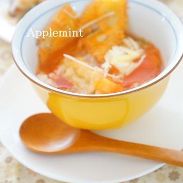 揚げ餃子とチーズのトマトスープ