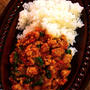 トマトとバジルの挽き肉カレー