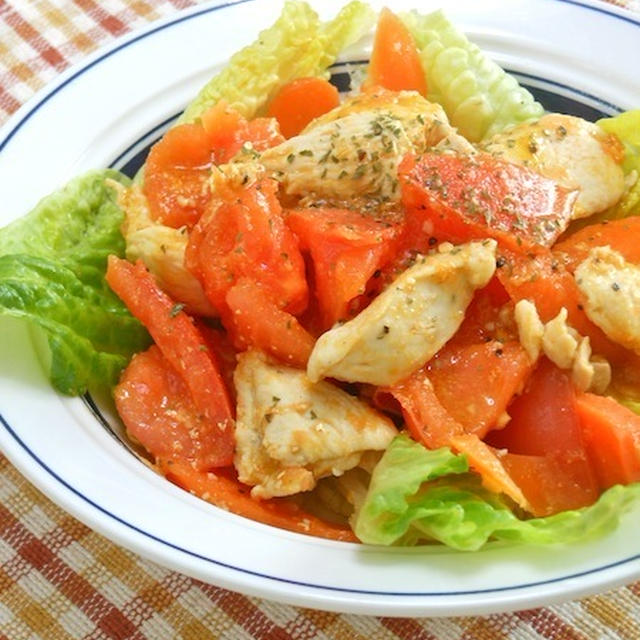 スパイスで減塩おつまみ簡単＆ボリューミィ！鶏むね肉とニンジン、トマトのホットサラダ。