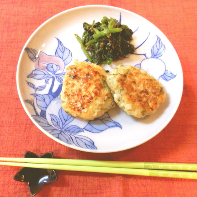 フライパンで焼いた舞茸と大葉と塩麹入りつくね