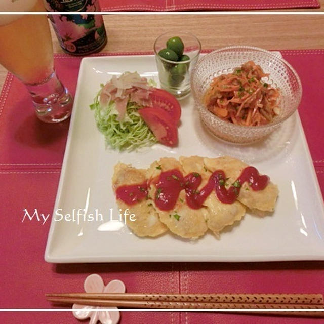 チキンピカタと人参サラダでワンプレおうち飲み。