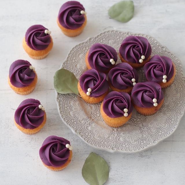 紫芋ペーストで可愛いバラのカップケーキ