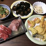 長崎県産天然マグロと天然ブリの刺し身、エビ・カボチャ・ナスの天ぷらほか。