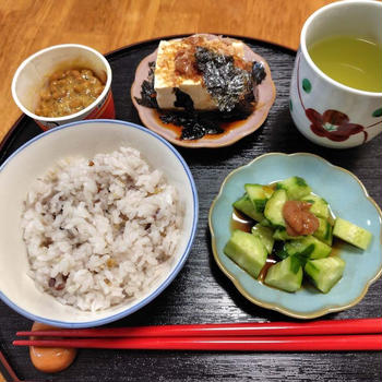 納豆ご飯と冷や奴と梅きゅうり